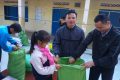 Giáo viên và học sinh THCS Nguyễn Tất Thành góp gạo ủng hộ bạn nghèo ăn tết